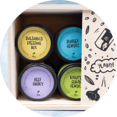 Kleine Holzbox: 8 Gewürze