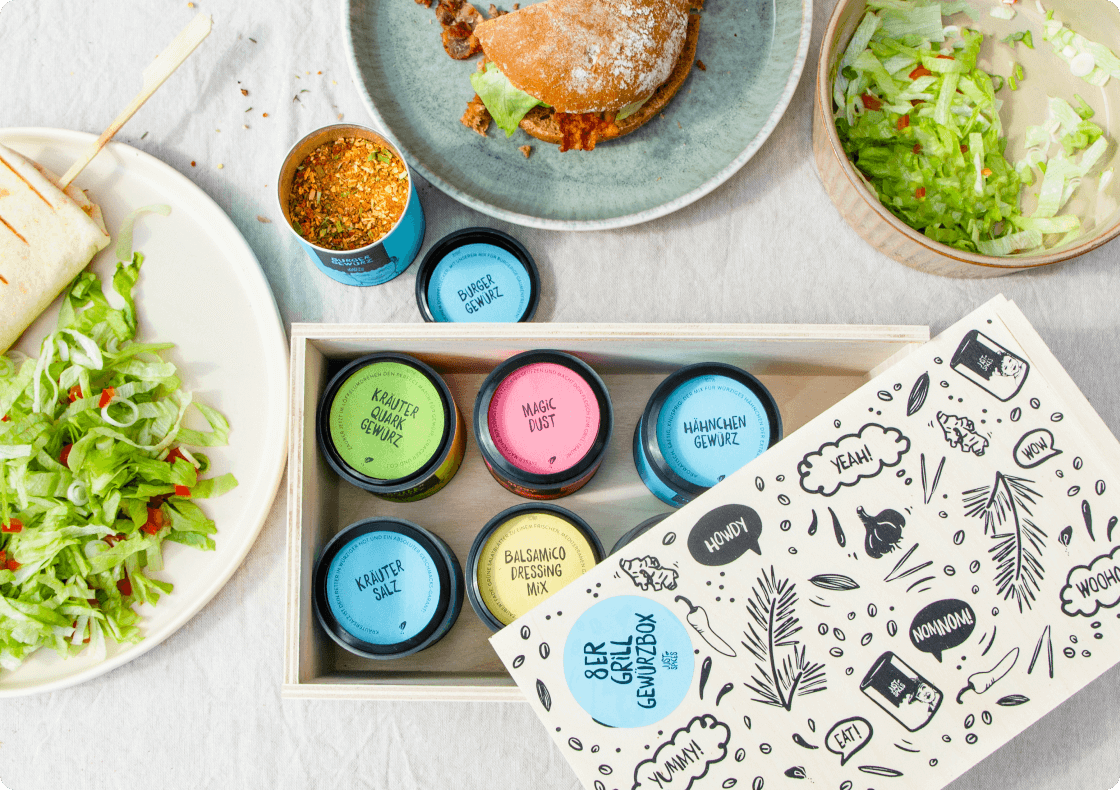 Kleine Holzbox: 8 Gewürze