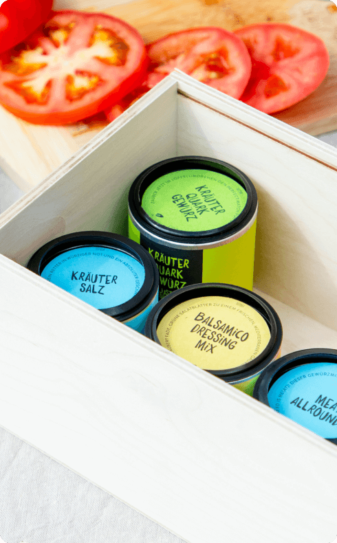 Kleine Holzbox: 8 Gewürze